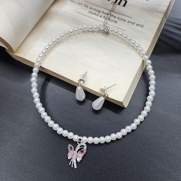 Pearl Necklace with pendent