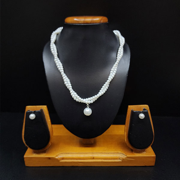 Pearl Necklace with pendent