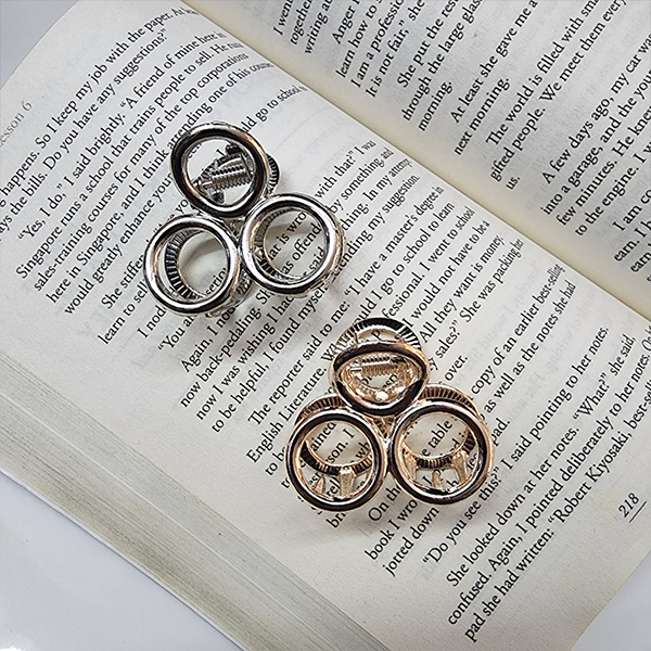 Tiny metal claw clip