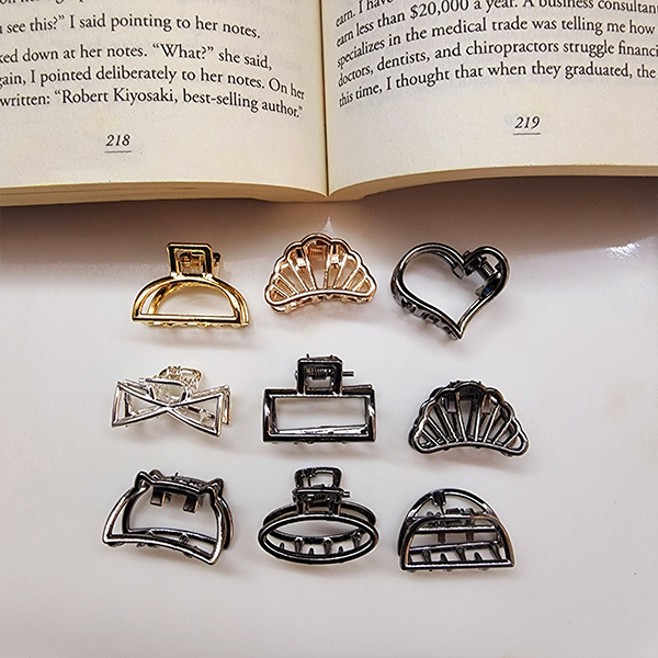 silver , black clawclip